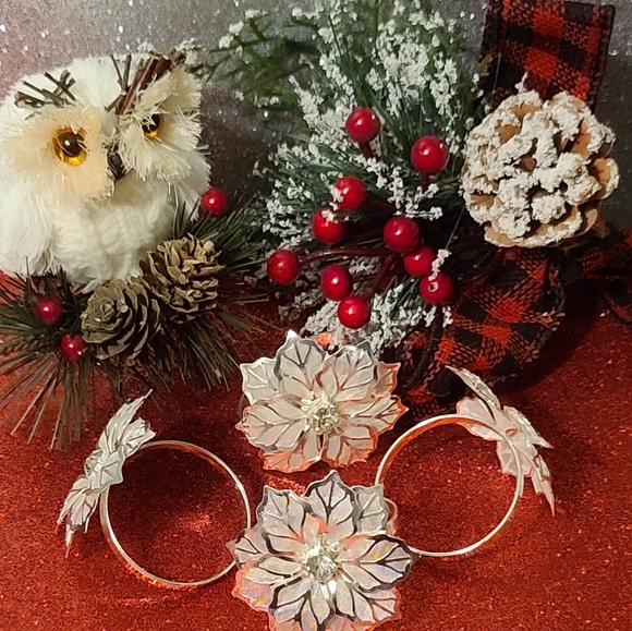 NWOT Silver Napkin Rings Simulated Diamond Center - Set of 4 - Picture 2 of 5